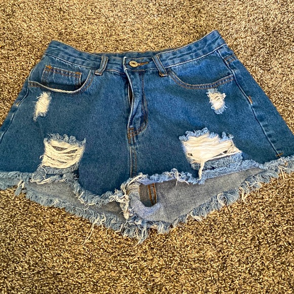 Cute dark wash shorts - Picture 1 of 4